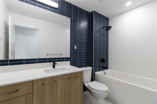 123-920 Reunion Ave, Langford, BC - Indoor Photo Showing Bathroom