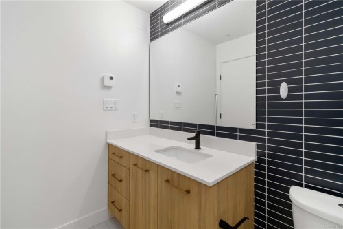 123-920 Reunion Ave, Langford, BC - Indoor Photo Showing Bathroom