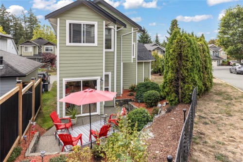 8 Newstead Cres, View Royal, BC 