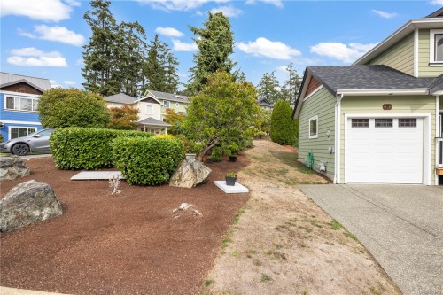 8 Newstead Cres, View Royal, BC 