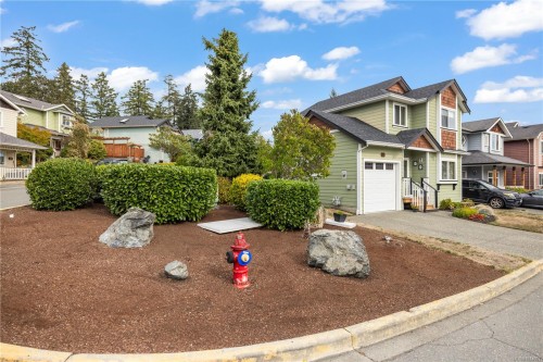 8 Newstead Cres, View Royal, BC 