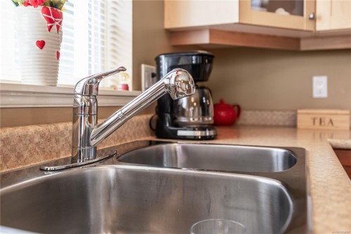 8 Newstead Cres, View Royal, BC 