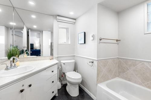 Salle de bains - 333  - 335 Av. Giguère, Québec (Les Rivières), QC - Indoor Photo Showing Bathroom