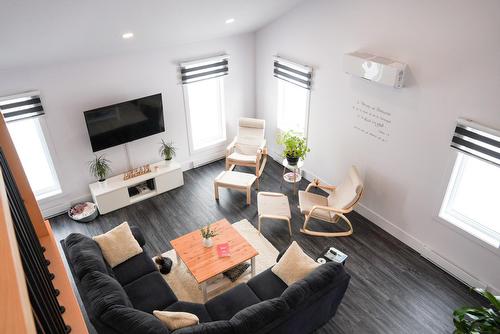 Salon - 300 Rue Masson, Saint-Pierre-Les-Becquets, QC - Indoor Photo Showing Living Room