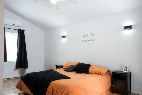 Chambre à coucher principale - 300 Rue Masson, Saint-Pierre-Les-Becquets, QC - Indoor Photo Showing Bedroom