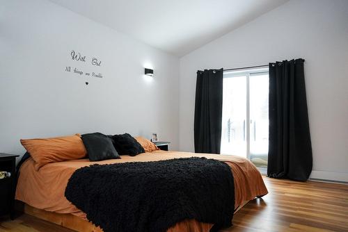 Chambre à coucher principale - 300 Rue Masson, Saint-Pierre-Les-Becquets, QC - Indoor Photo Showing Bedroom