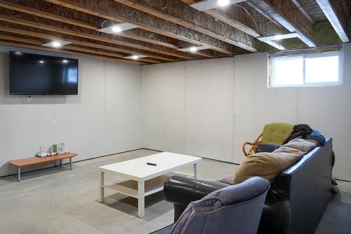 Salle familiale - 300 Rue Masson, Saint-Pierre-Les-Becquets, QC - Indoor Photo Showing Basement