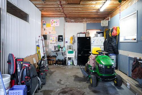 Garage - 300 Rue Masson, Saint-Pierre-Les-Becquets, QC - Indoor Photo Showing Other Room