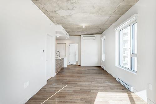 Salon - 905-3000 Boul. Thimens, Montréal (Saint-Laurent), QC - Indoor Photo Showing Other Room