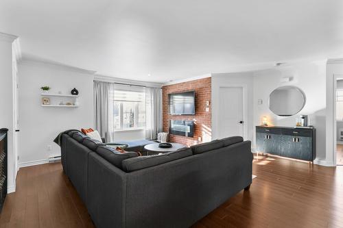 Salon - 303-1 Rue William, Mercier, QC - Indoor Photo Showing Living Room With Fireplace