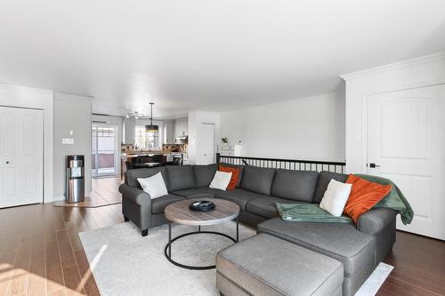 Salon - 303-1 Rue William, Mercier, QC - Indoor Photo Showing Living Room