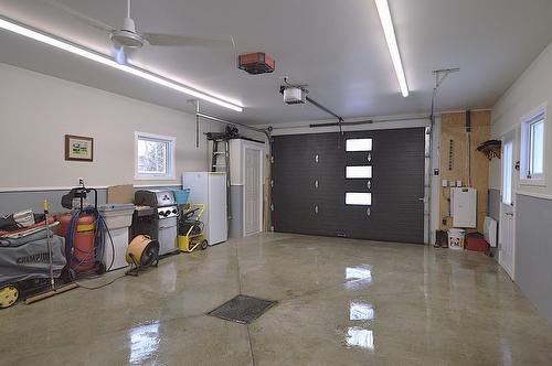 Garage - 153 Ch. Roy, Amherst, QC - Indoor Photo Showing Garage