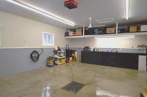 Garage - 153 Ch. Roy, Amherst, QC - Indoor Photo Showing Garage