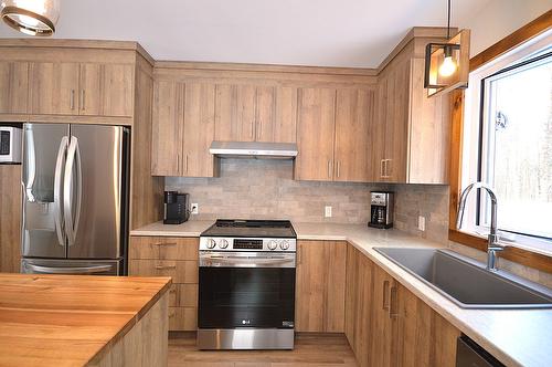 Cuisine - 153 Ch. Roy, Amherst, QC - Indoor Photo Showing Kitchen