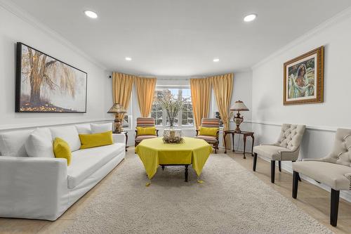 Salon - 241 Rue Dali, Dollard-Des-Ormeaux, QC - Indoor Photo Showing Living Room