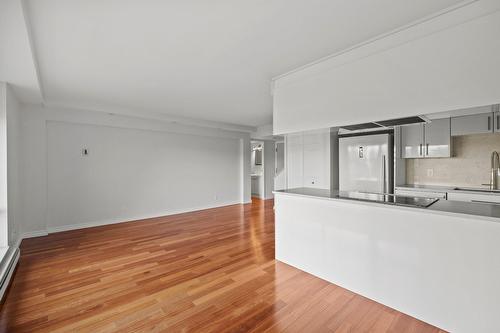Salle à manger - 302-150 Rue Berlioz, Montréal (Verdun/Île-Des-Soeurs), QC - Indoor Photo Showing Kitchen
