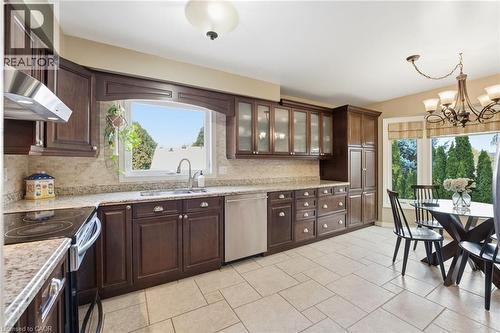 Kitchen with eat-in table  and stainless appliances - 84 Chatterson Drive, Ancaster, ON - Indoor