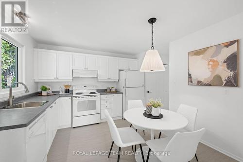 Bright kitchen offering an eat in area - 968 Walkley Road, Ottawa, ON - Indoor Photo Showing Dining Room