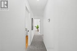 Hallway to the bedrooms - 