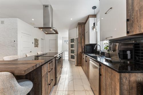 Cuisine - 531 Rue Casavant, Granby, QC - Indoor Photo Showing Kitchen With Upgraded Kitchen