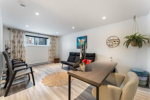Salle familiale - 531 Rue Casavant, Granby, QC - Indoor