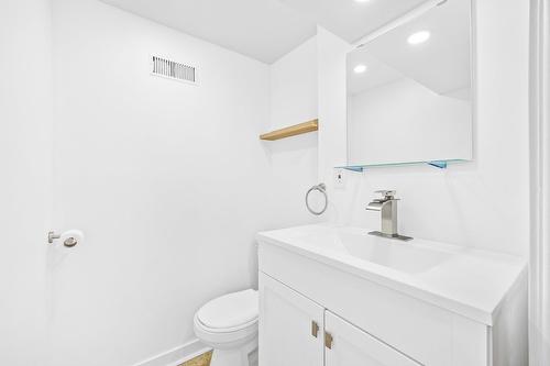 Salle d'eau - 20 Rue Émile, Laval (Laval-Des-Rapides), QC - Indoor Photo Showing Bathroom