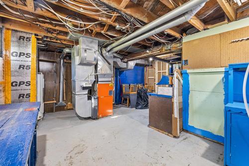Atelier - 20 Rue Émile, Laval (Laval-Des-Rapides), QC - Indoor Photo Showing Basement