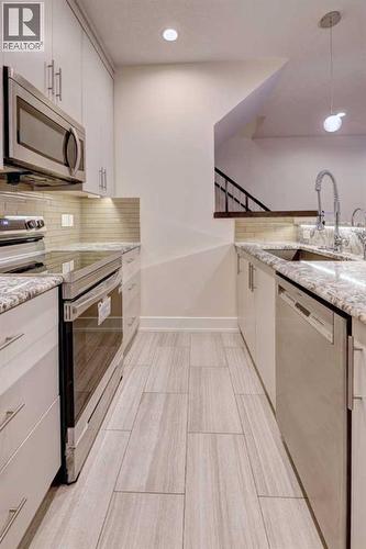 2, 308 12 Avenue Ne, Calgary, AB - Indoor Photo Showing Kitchen
