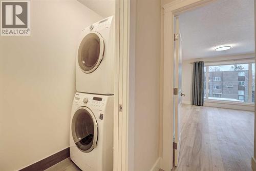 2, 308 12 Avenue Ne, Calgary, AB - Indoor Photo Showing Laundry Room