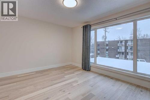2, 308 12 Avenue Ne, Calgary, AB - Indoor Photo Showing Other Room