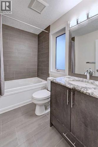 Bedroom Ensuite - 2, 308 12 Avenue Ne, Calgary, AB - Indoor Photo Showing Bathroom