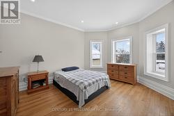 Primary bedroom with a 3pc bathroom  & walk-in - 