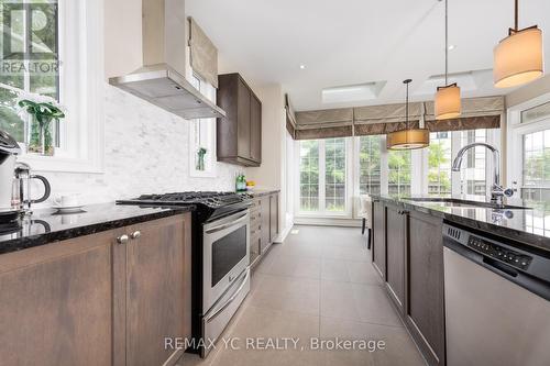 1 Sunset Way, Thorold, ON - Indoor Photo Showing Kitchen With Upgraded Kitchen