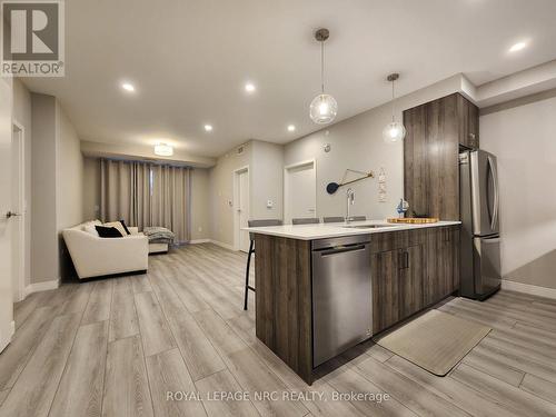 204 - 118 West Street, Port Colborne (Sugarloaf), ON - Indoor Photo Showing Kitchen