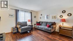 Comfortable sitting area with lots of room - 