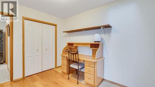 Lots of room - 42, 105 Elm Place, Okotoks, AB - Indoor