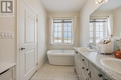 1102 Pisces Trail, Pickering, ON - Indoor Photo Showing Bathroom