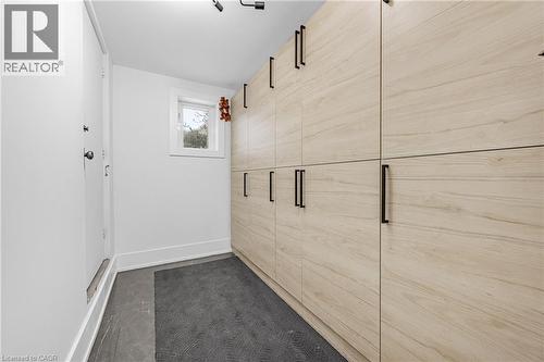 Corridor with baseboards - 248 Wales Crescent, Oakville, ON - Indoor Photo Showing Other Room