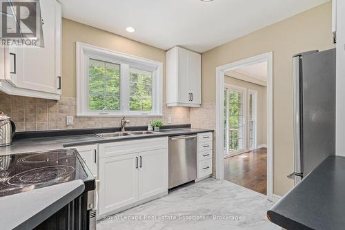 112 Park Street E, Halton Hills, ON - Indoor Photo Showing Kitchen With Double Sink