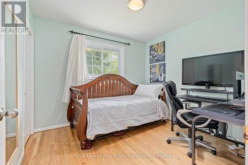 112 Park Street E, Halton Hills, ON - Indoor Photo Showing Bedroom