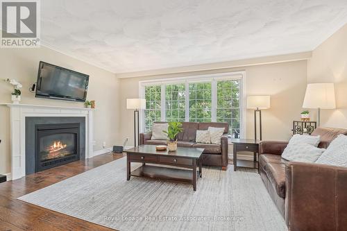 112 Park Street E, Halton Hills, ON - Indoor Photo Showing Living Room With Fireplace