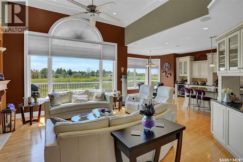 1453 Normandy Drive, Moose Jaw, SK - Indoor Photo Showing Living Room