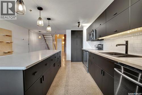 223 120 23Rd Street E, Saskatoon, SK - Indoor Photo Showing Kitchen With Double Sink With Upgraded Kitchen