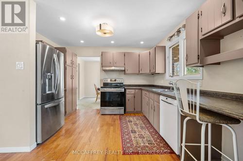 79 River Road, Greater Napanee (Greater Napanee), ON - Indoor Photo Showing Kitchen