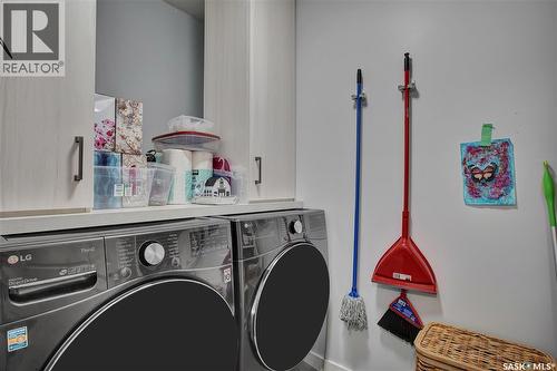 421 2315 Mcclocklin Road, Saskatoon, SK - Indoor Photo Showing Laundry Room
