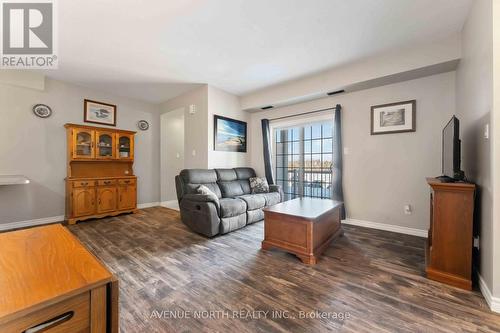 B - 101 Artesa Private, Ottawa, ON - Indoor Photo Showing Living Room