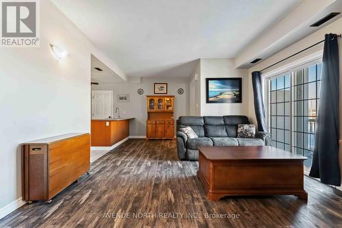 B - 101 Artesa Private, Ottawa, ON - Indoor Photo Showing Living Room