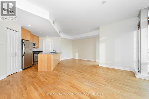 702 - 1227 Wellington Street W, Ottawa, ON - Indoor Photo Showing Kitchen