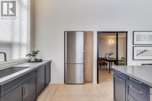 102A - 245 Carlaw Avenue, Toronto, ON - Indoor Photo Showing Kitchen