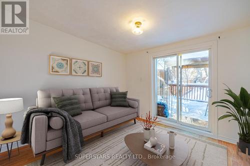 165 1/2 Olive Avenue, Oshawa, ON - Indoor Photo Showing Living Room